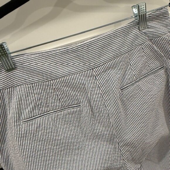 ANN TAYLOR "Kate Fit" Seersucker Capri Pants - Picture 6 of 14
